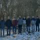 Gruppenfoto am Ludwigsfelder Baggersee während der Winterwanderung des Teams von ATR Software als Titelbild des Artikels