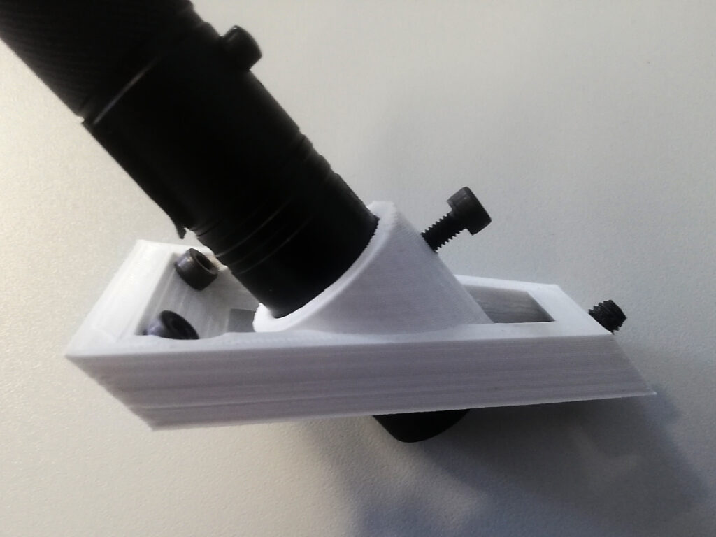 Laser mit passender Halterung aud dem 3D-Drucker